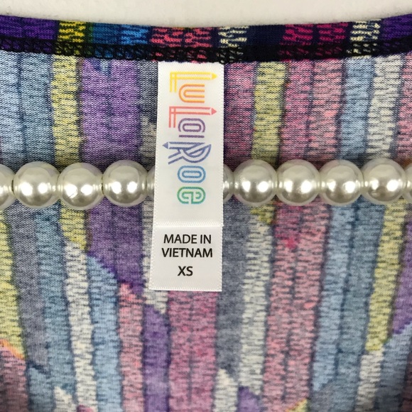 Lularoe Lynnae Top - Picture 2 of 6
